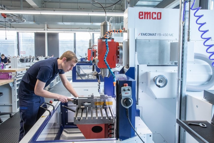 Un centre de formation de haut niveau équipé de machines conventionnelles et CNC d'Emco 